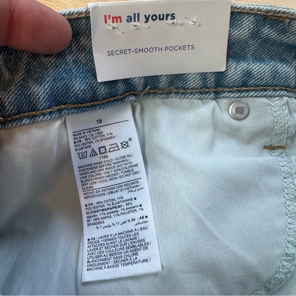 Old Navy Womens High Rise O.G. Straight Distressed Jean Shorts Sz 18 Stretch NWT - Picture 8 of 8